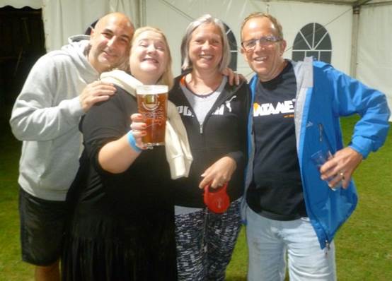 A group of people holding glasses of beer

Description automatically generated with low confidence