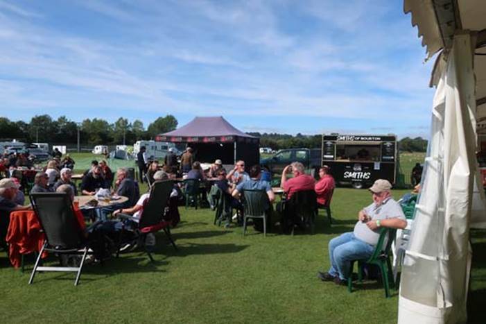 A group of people sitting at tables

Description automatically generated