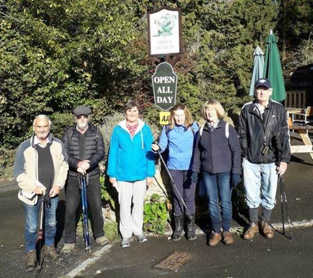 A group of people posing for a photo

Description automatically generated with medium confidence