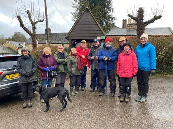 A group of people standing outside

Description automatically generated with low confidence