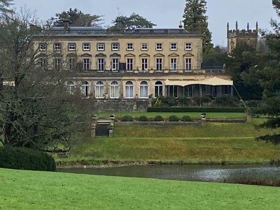 A large building with a pond in front of it

Description automatically generated with medium confidence